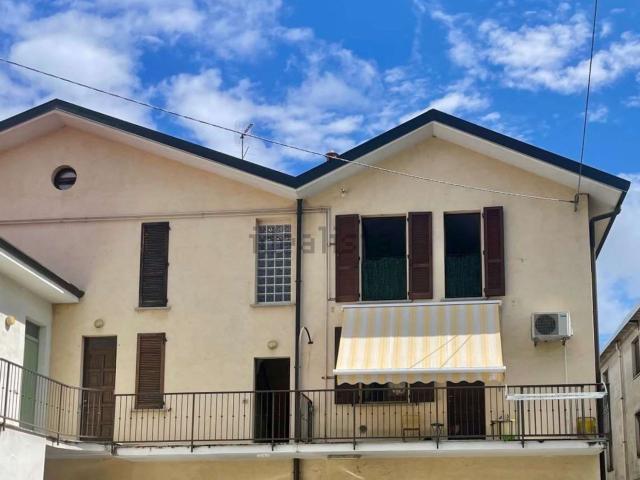 Appartamento in vendita di 95 m² in Via C. Battisti, 9