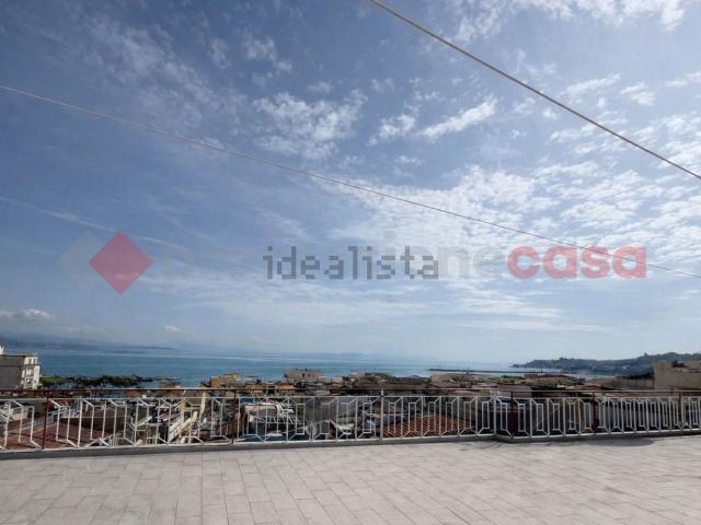 Appartamento in vendita di 95 m² in Via Caduti sul Mare