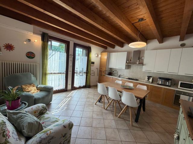 Appartamento in vendita di 95 m² in Via Chiusa, 2224