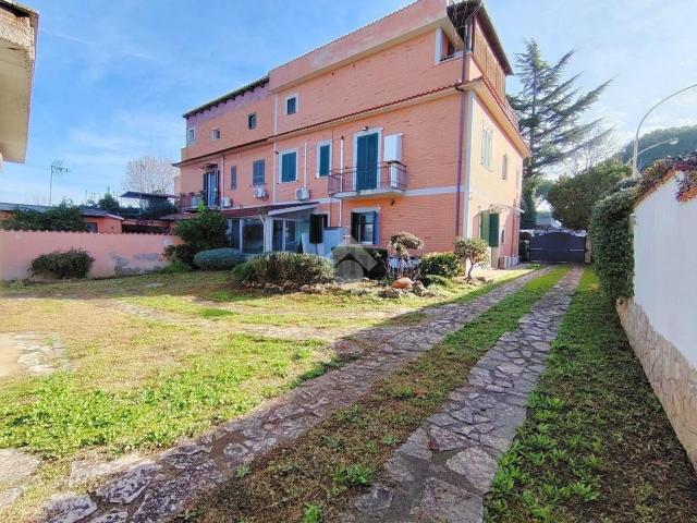Appartamento in vendita di 95 m² in Via Costantino Beschi, 15