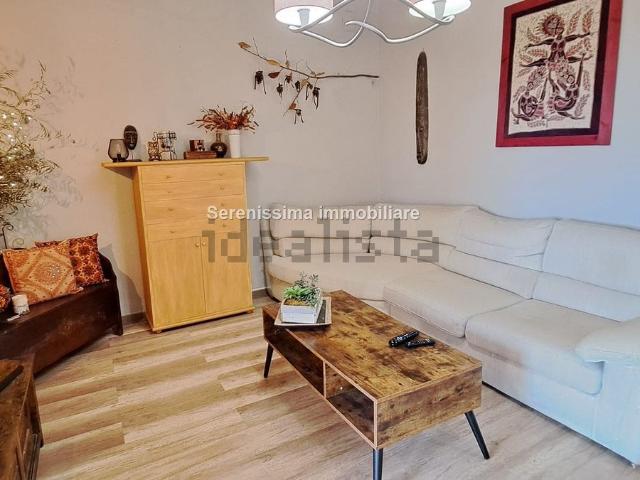 Appartamento in vendita di 95 m² in Via Dante Alighieri