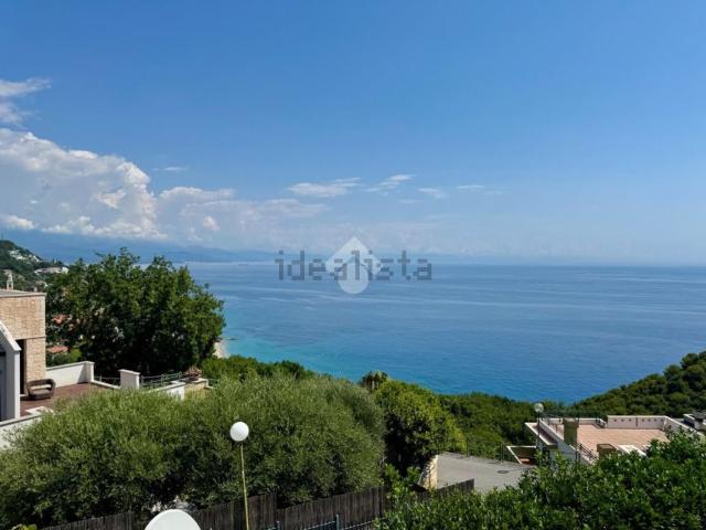 Appartamento in vendita di 95 m² in Via degli Ulivi, 11