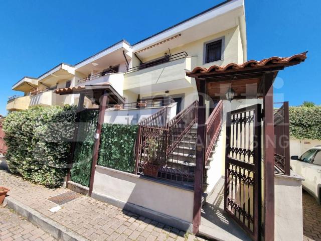 Appartamento in vendita di 95 m² in Via dei Ceraseti, 54