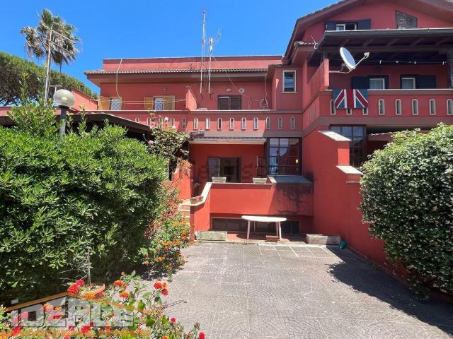 Appartamento in vendita di 95 m² in Via dei Gerani, 75