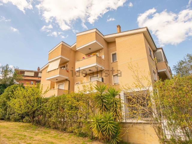Appartamento in vendita di 95 m² in Via del Casale Avenali, 8