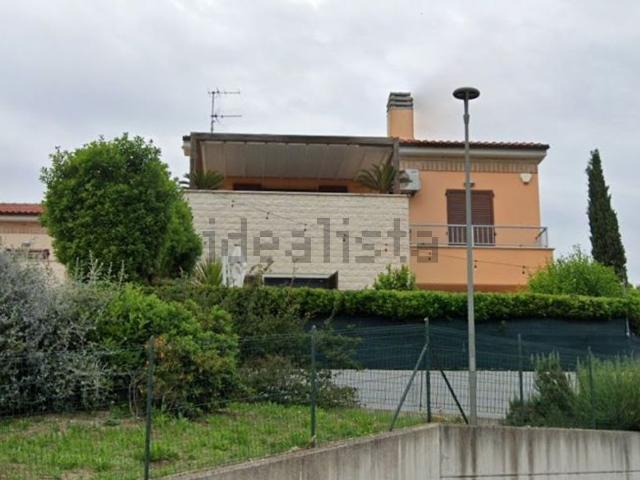 Appartamento in vendita di 95 m² in Via del Lavoro, 8