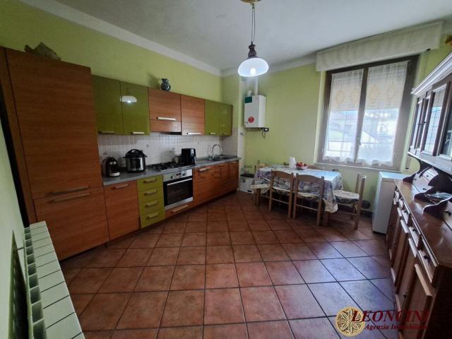 Appartamento in vendita di 95 m² in Via della Cisa, 4