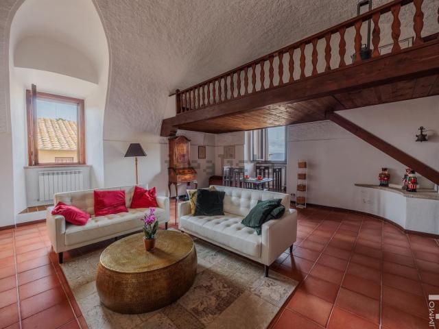 Appartamento in vendita di 95 m² in Via della Rocca