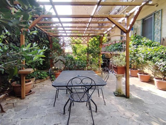 Appartamento in vendita di 95 m² in Via di Villa Braschi, 45