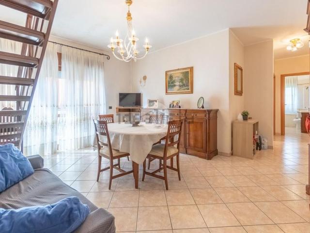 Appartamento in vendita di 95 m² in Via di Lunghezza, 1