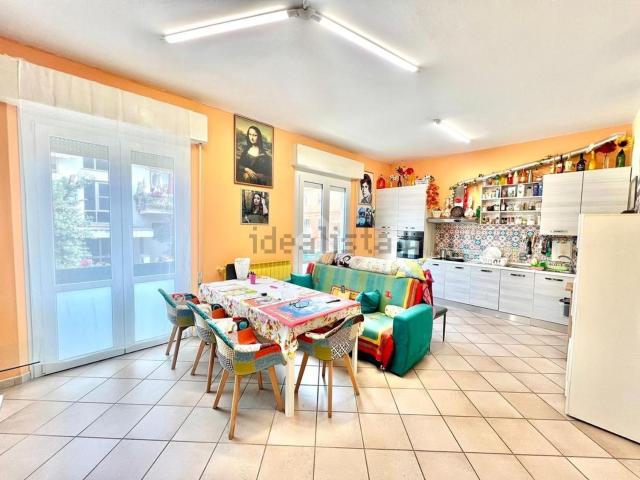 Appartamento in vendita di 95 m² in Via E. Praga