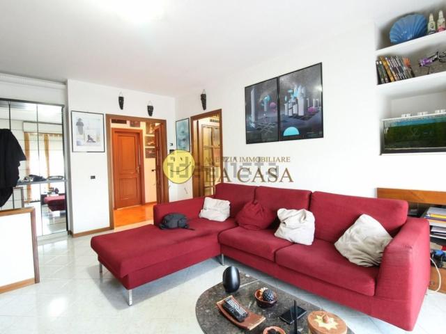 Appartamento in vendita di 95 m² in Via F.lli Rosselli
