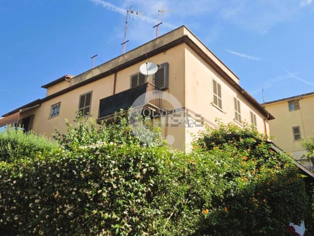 Appartamento in vendita di 95 m² in Via Filippo Cavolini