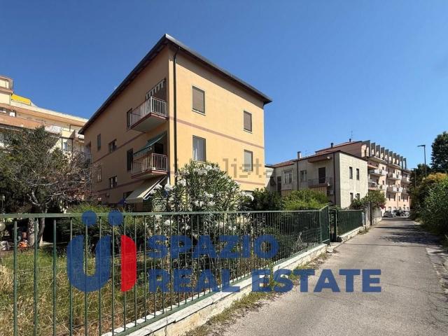 Appartamento in vendita di 95 m² in Via Francesco Caracciolo, 5