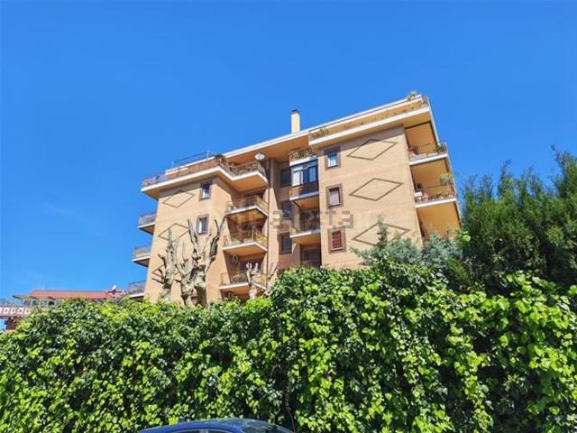 Appartamento in vendita di 95 m² in Via Francesco Roncati