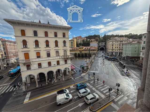 Appartamento in vendita di 95 m² in Via Giosuè Carducci
