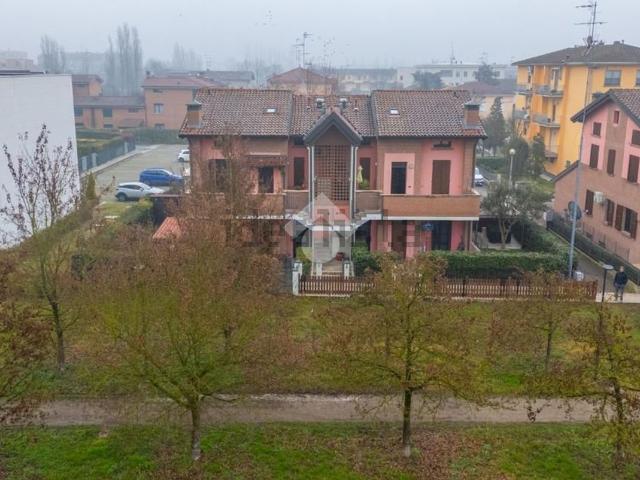 Appartamento in vendita di 95 m² in Via Giacomo Leopardi, 12