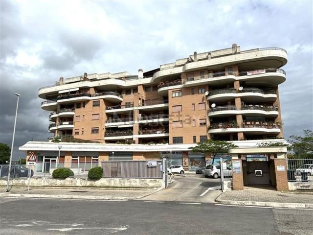 Appartamento in vendita di 95 m² in Via Giacomo Peroni
