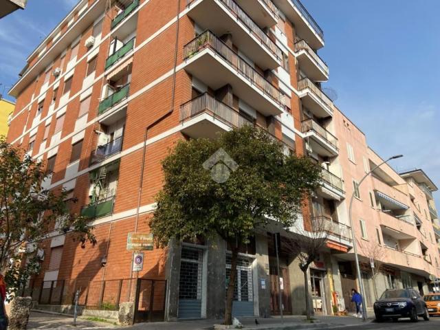 Appartamento in vendita di 95 m² in Via Giulio Antonio Acquaviva, 40