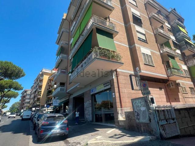 Appartamento in vendita di 95 m² in Via Laurentina