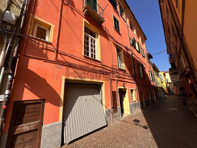 Appartamento in vendita di 95 m² in Via Luigi Baccino Ospedale, 26