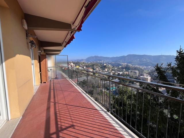 Appartamento in vendita di 95 m² in Via Militare di Borzoli, 31
