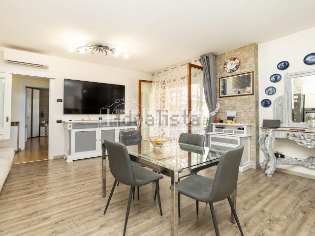 Appartamento in vendita di 95 m² in Via Monte Cervino, 6