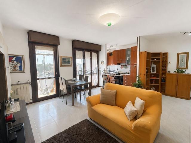 Appartamento in vendita di 95 m² in Via Monsignor Luigi Castelli, 10