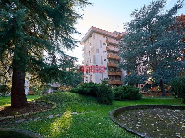 Appartamento in vendita di 95 m² in Via Molise, 41