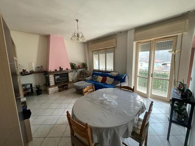 Appartamento in vendita di 95 m² in Via Novara
