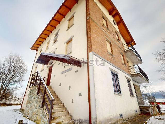 Appartamento in vendita di 95 m² in Via P. Giardini, 635