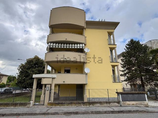 Appartamento in vendita di 95 m² in Via Parini Giuseppe, 7