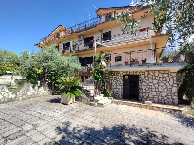 Appartamento in vendita di 95 m² in Via Petrone, 8