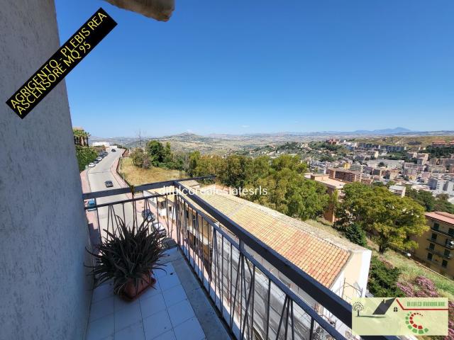 Appartamento in vendita di 95 m² in Via Plebis Rea