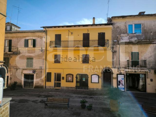 Appartamento in vendita di 95 m² in Via Roma, 27