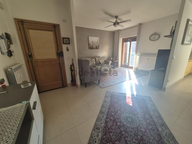 Appartamento in vendita di 95 m² in Via Romeo Gallenga, 80