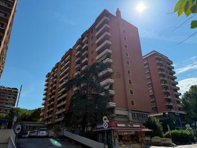 Appartamento in vendita di 95 m² in Via Romeo Gallenga