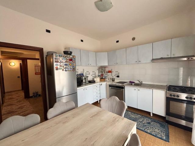 Appartamento in vendita di 95 m² in Via Rostirola