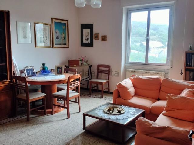 Appartamento in vendita di 95 m² in Via Sant&apos Ambrogio di Fegino, 3