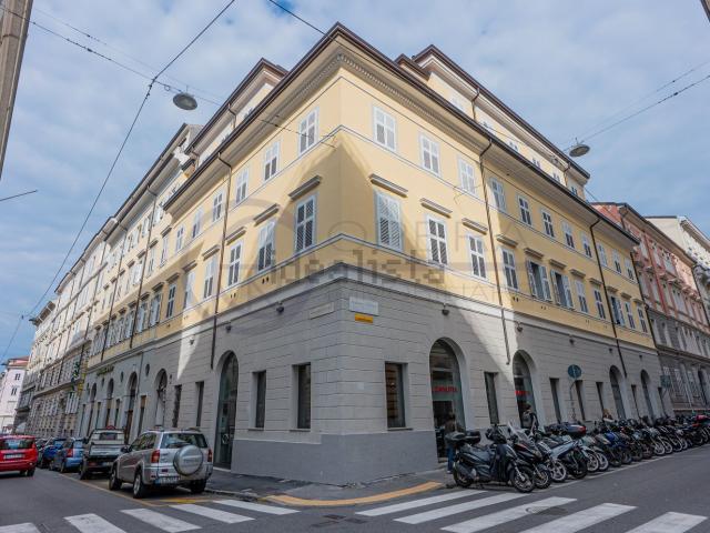 Appartamento in vendita di 95 m² in Via San Francesco D&apos Assisi, 40