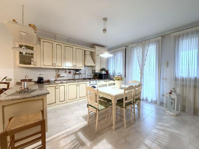 Appartamento in vendita di 95 m² in Via Salvo D&apos Acquisto