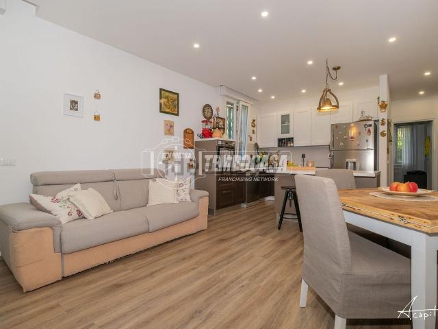 Appartamento in vendita di 95 m² in Viale Caduti sul Lavoro, 156