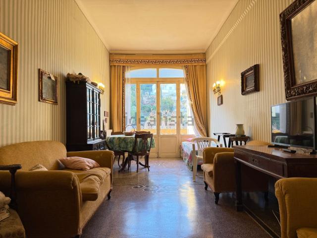 Appartamento in vendita di 95 m² in Viale Daniel Hanbury, 192