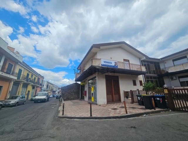 Appartamento in vendita di 95 m² in Viale delle Provincie, 96