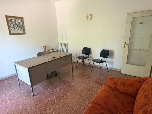 Appartamento in vendita di 95 m² in Viale Giacomo Leopardi, 26
