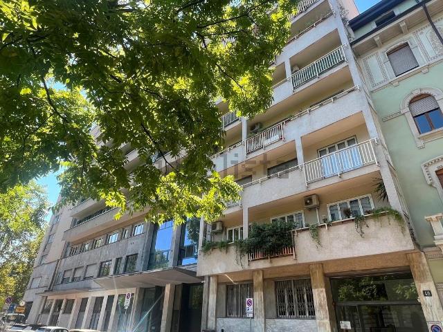 Appartamento in vendita di 95 m² in Viale Gran Sasso, 48