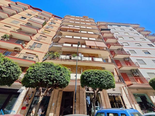 Appartamento in vendita di 95 m² in Viale Liguria, 27