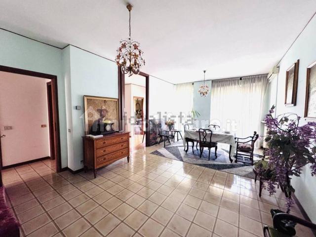 Appartamento in vendita di 95 m² in Via Giuseppe Notari