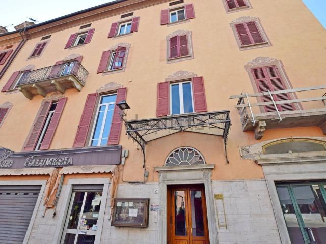 Appartamento in vendita di 96 m² in Piazza Cesare Battisti, 2