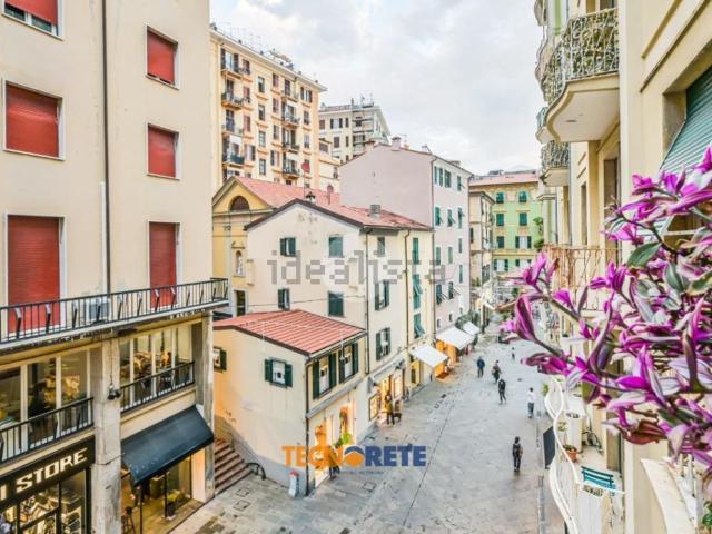 Appartamento in vendita di 96 m² in Piazza Sant&apos Agostino, 38